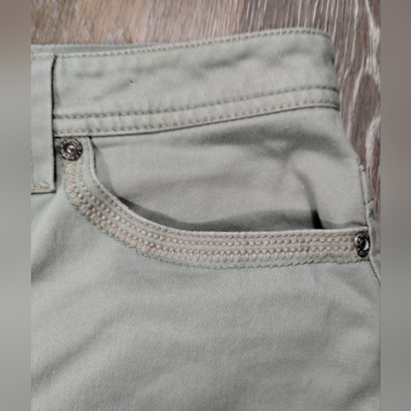 •Faded Glory Stretch Shorts Green Ladies 4 - Picture 4 of 14